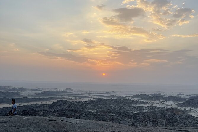 4 Hours Charming Moon Valley Hike Experience in Jeddah - Who should book this Moon Valley outing