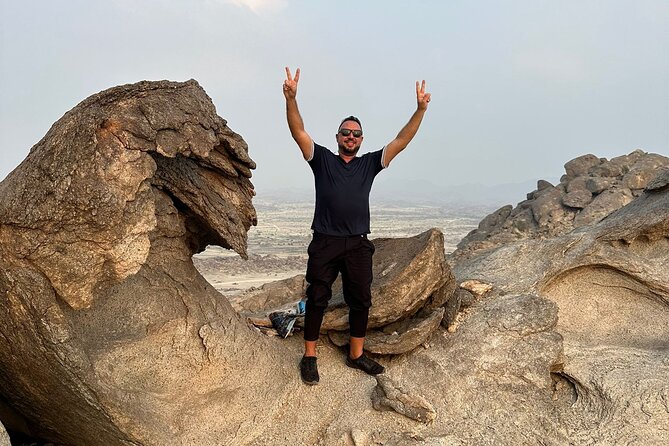 4 Hours Charming Moon Valley Hike Experience in Jeddah - Practical planning for a smoother afternoon