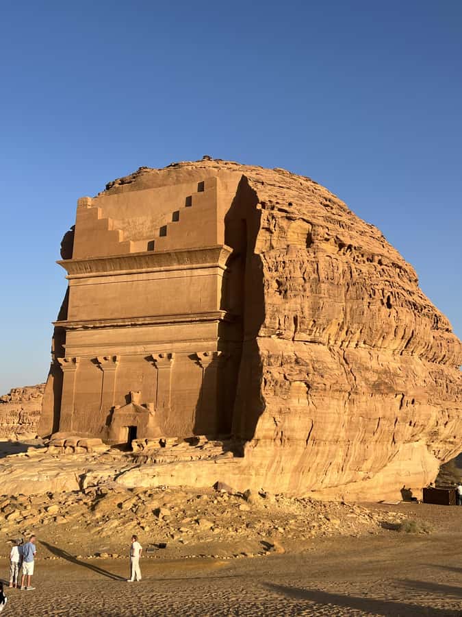 Al-Ula: Old Town, Hegra, and Elephant Rock Day Tour - Walking through AlUla Old Town