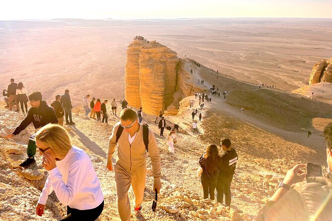 Edge of The World & Deer Reserve Off-road 4x4 Car Tour in Riyadh - Leaving Riyadh in a fully equipped 4x4
