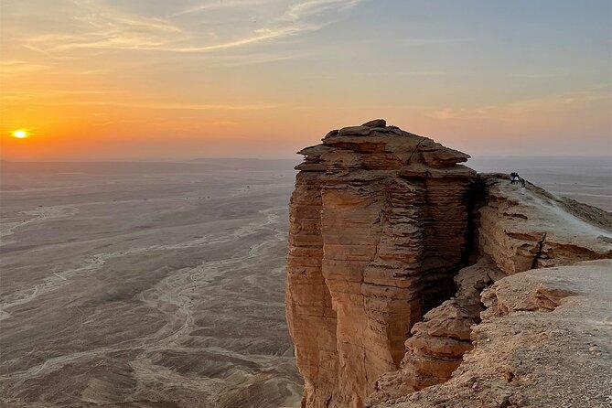 Edge Of The World Hike(Dinner under stars,village,bats cave,camp) - Coffee, dinner, and music at the desert camp