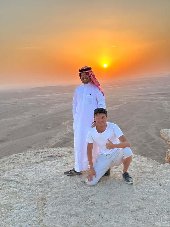 Edge of The World Riyadh,Camel Ride ,Bat Cave Visit & Dinner - Guides, photos, and group atmosphere