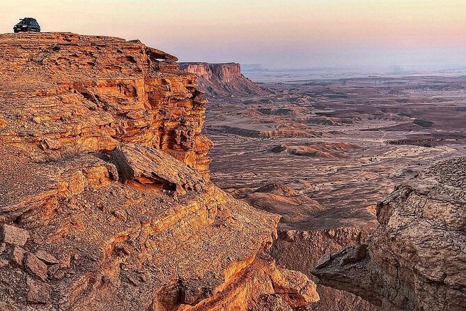 Edge of the World Tour from Riyadh Private 4x4 Car Pick up - Reaching Jebel Fihrayn from Riyadh