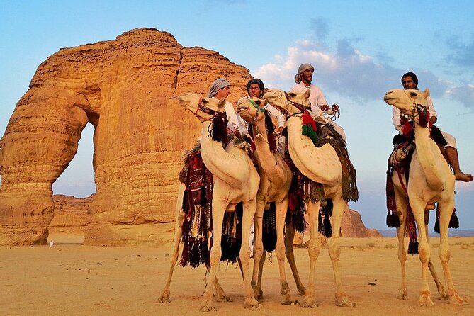 Elephant Rock Tour in AlUla - What you can do during the stop