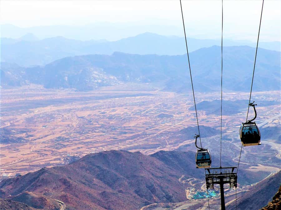From Jeddah: Taif Exploration Tour with Lunch - Lunch gives the day a local center