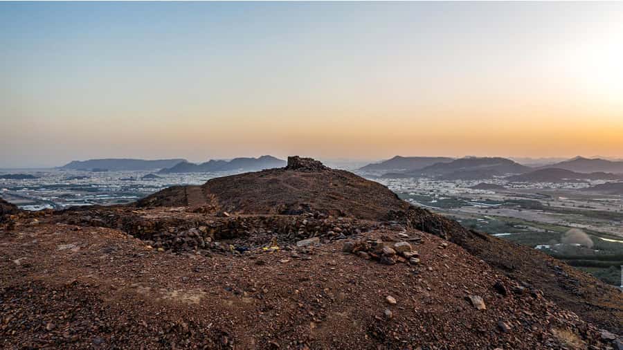 From Madinah: Half-Day Ziarah Tour - The guide and audio system