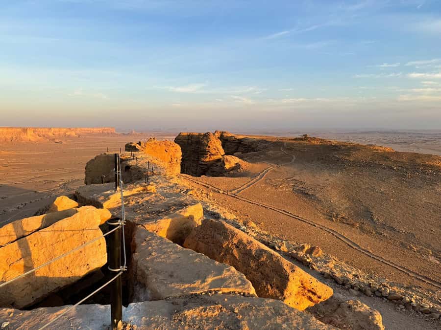 From Riyadh: Edge of the World and Darb Al-Manjoor Adventure - From Thaghr Plaza to the Tuwaiq Mountains