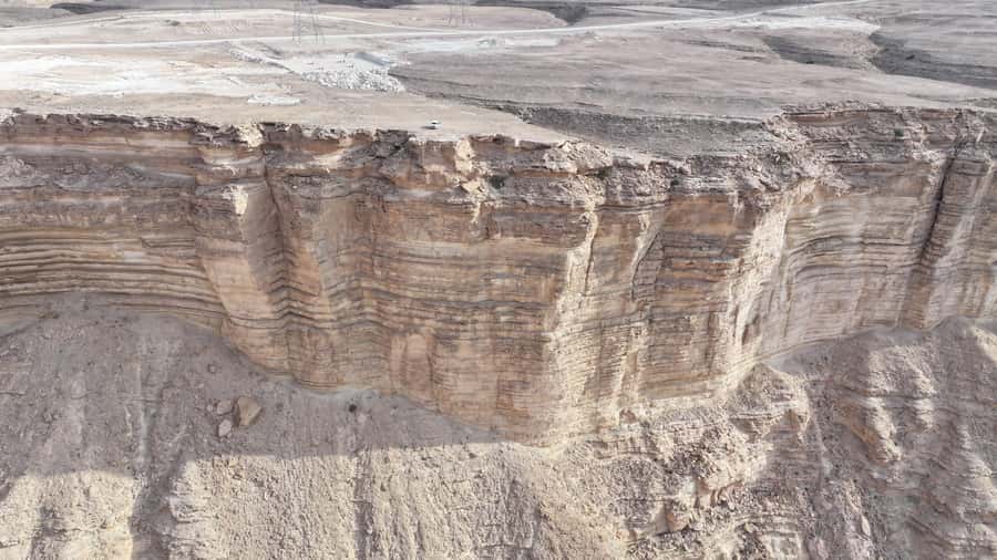 From Riyadh: Edge of the World and Darb Al-Manjoor Adventure - Abdullah’s guiding style and the photo service