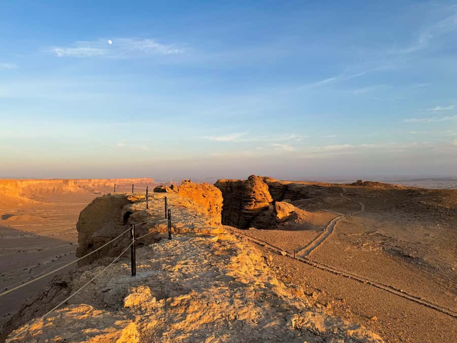From Riyadh: Edge of the World and Darb Al-Manjoor Adventure - A close look at the three-hour schedule