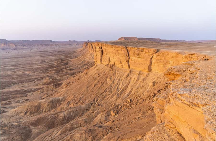 From Riyadh: Tuwaiq Mountains and Najd Plateau Day Trip - Leaving Riyadh for the Najd plateau