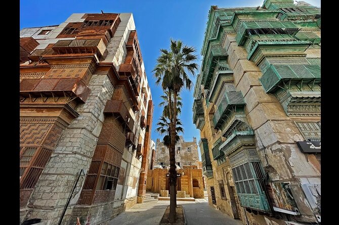 Guided Tour in Jeddah by local woman - Starting from the Jeddah flagpole and Bab Jadeed