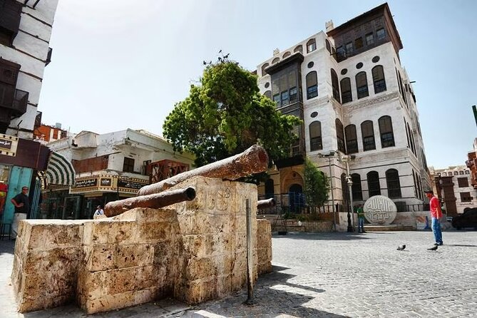 Guided Tour in Jeddah by local woman - Coffee, dates, and local food