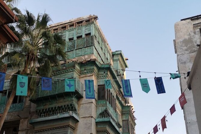 Historic District Tour in Jeddah by a Local Guide - The historic monument and the pilgrimage route