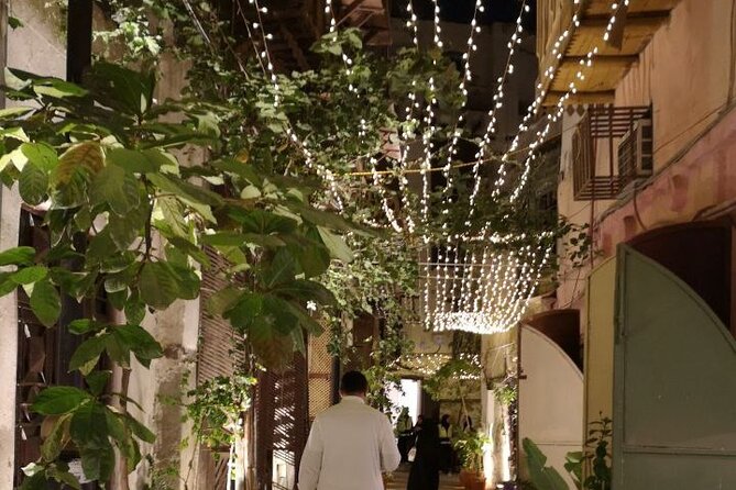 Historic District Tour in Jeddah by a Local Guide - Tariq Abdulhakim Center and Saudi music