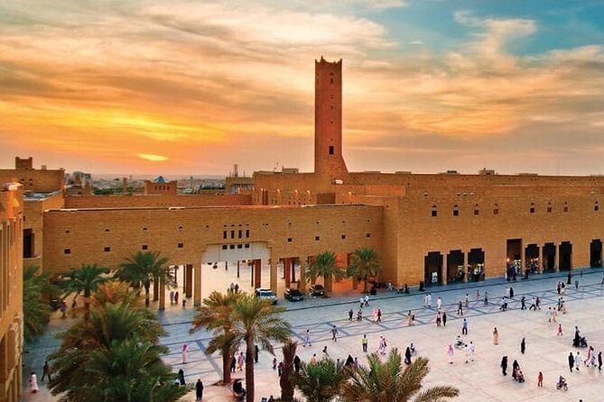 Historical Riyadh Self-Guided Audio Walking Tour - Qiyasriat Al Kitab, palms, fountains, and cultural life