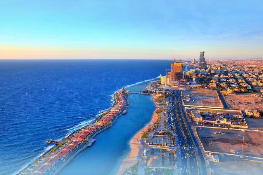 Jeddah: Al-Balad Historical Highlights City Tour - A walking tour with room for local details