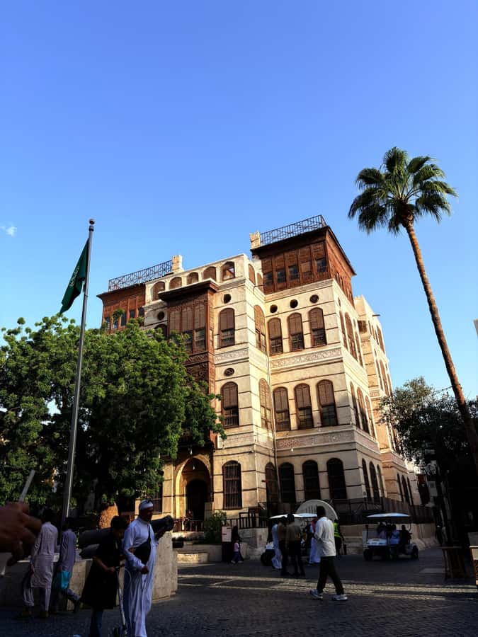 Jeddah: Al-Balad Old Town Historical City Guided Tour - Food, coffee, and the social side of the visit