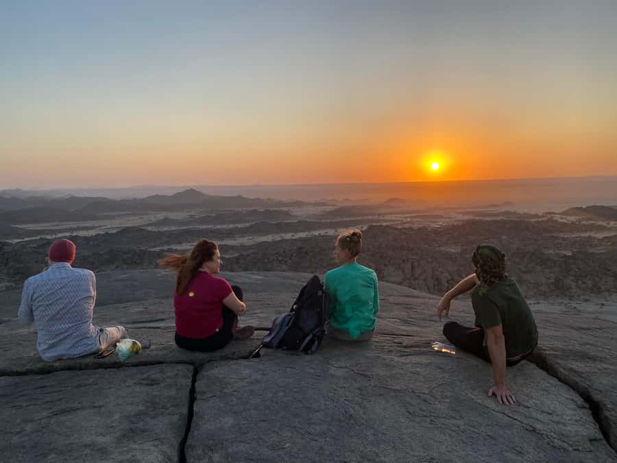 Jeddah: Moon Mountain Guided Hiking Tour with Snacks - Key points at a glance