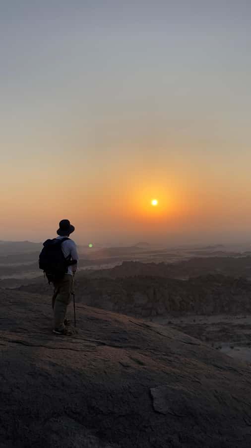 Jeddah: Moon Mountain Guided Hiking Tour with Snacks - Leaving Jeddah for Moon Mountain