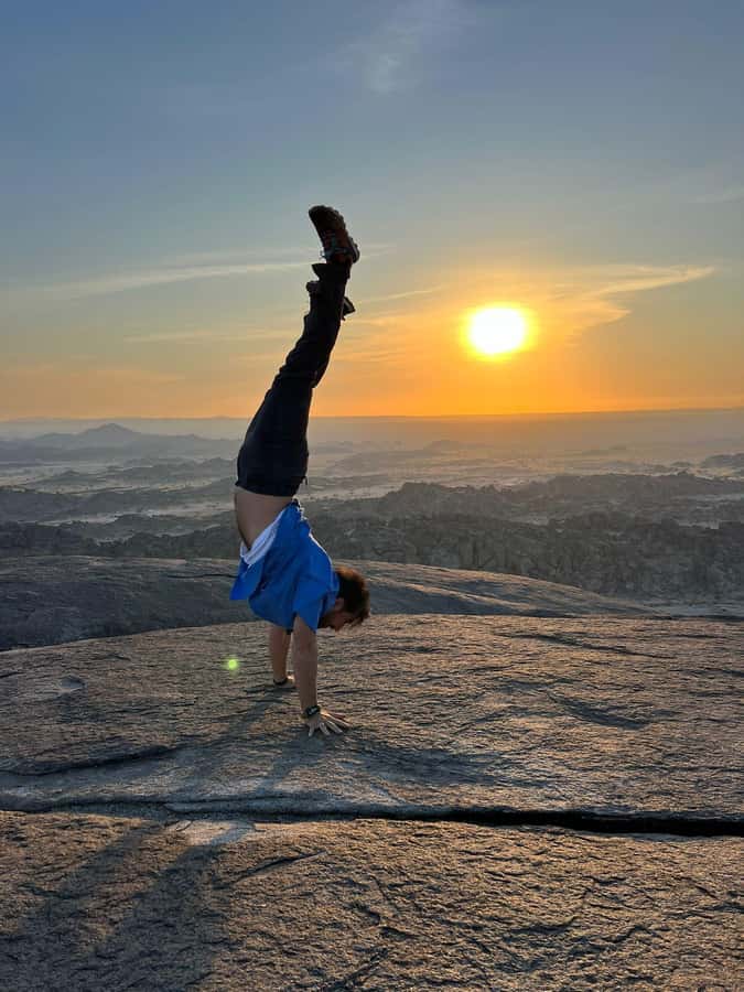 Jeddah: Moon Mountain Guided Hiking Tour with Snacks - How much value do you get for $120?
