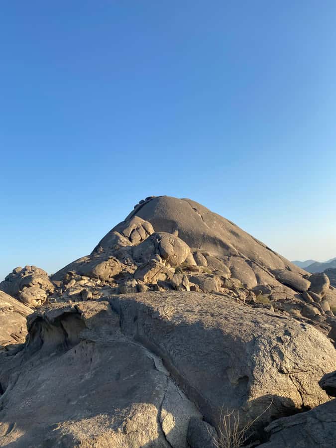 Jeddah: Moon Mountain Guided Hiking Tour with Snacks - The climb: easy to moderate, with a few rough patches