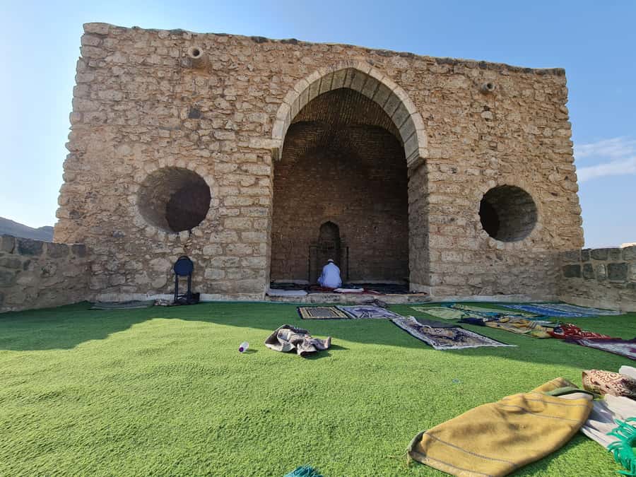 Madina: Guided Tour of the City's Historical Sights - Qiblatain and the change in prayer direction