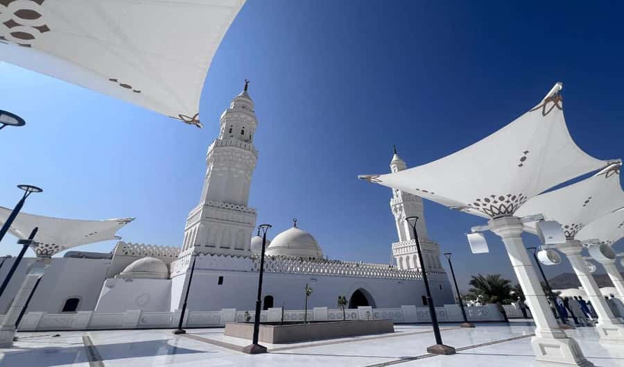 Madina: Guided Tour of the City's Historical Sights - Praying at Masjid Quba
