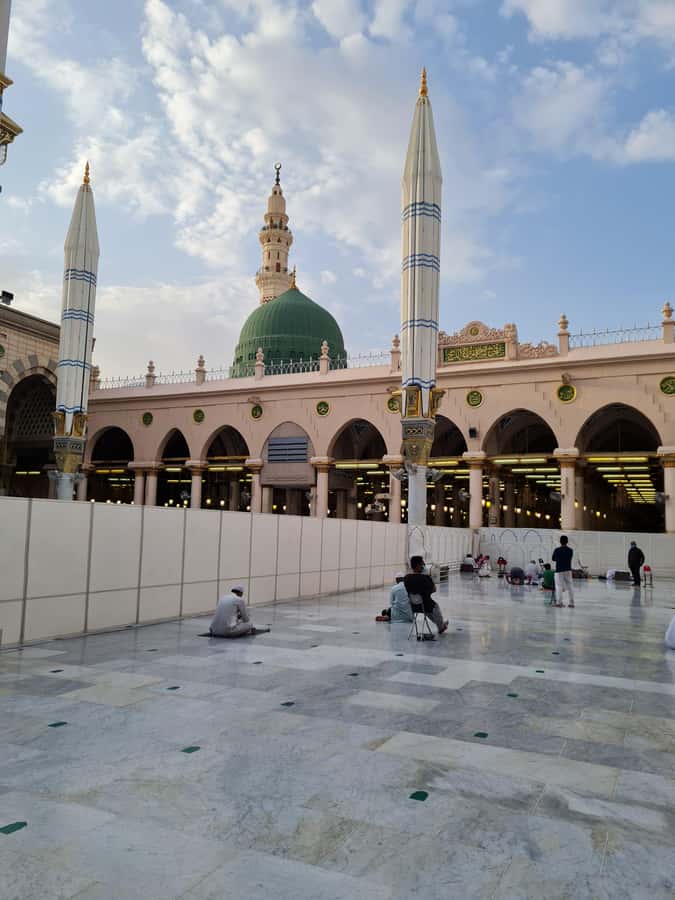 Madina: Guided Tour of the City's Historical Sights - Starting near Masjid Nabawi and Masjid Imam Bukhari