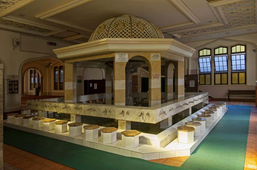 Medina Ziyarats ( Visit Holy Places) - Why a private Madinah ziyarat can be useful