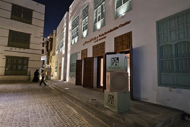 Private Jeddah or Makkah Tour - The Makkah route follows a different purpose