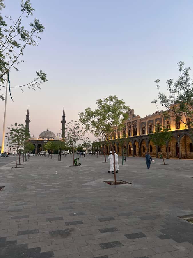 Prophet’s Mosque Walking Tour with Historic Hejaz Railway - Seeing the mosque from north, west, and south