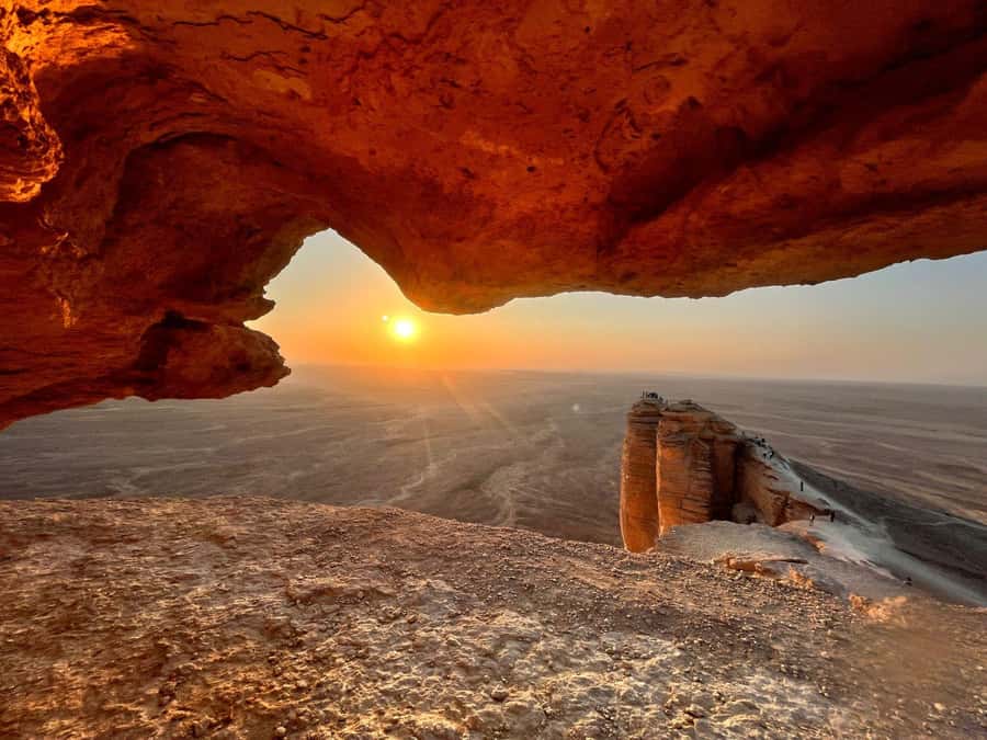 Riyadh: Edge Of The World and Bats Cave Tour by 4x4 - Leaving Riyadh for the Tuwaiq Mountains