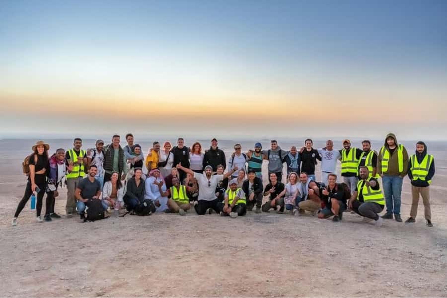 Riyadh: Edge Of The World and Bats Cave Tour by 4x4 - Sunset, coffee, and the desert camp