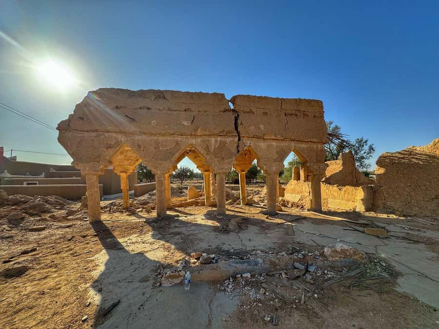 Riyadh: Edge Of The World and Bats Cave Tour by 4x4 - Who should book this desert day trip