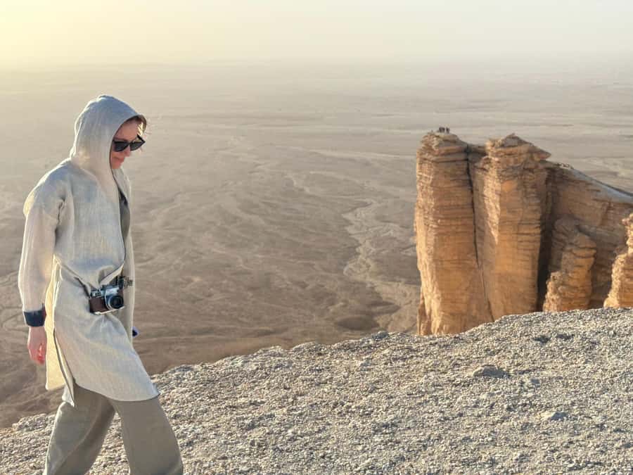 Riyadh: Edge Of The World, camels &Stargazing with 4x4 - Why the Edge of the World is worth the trip