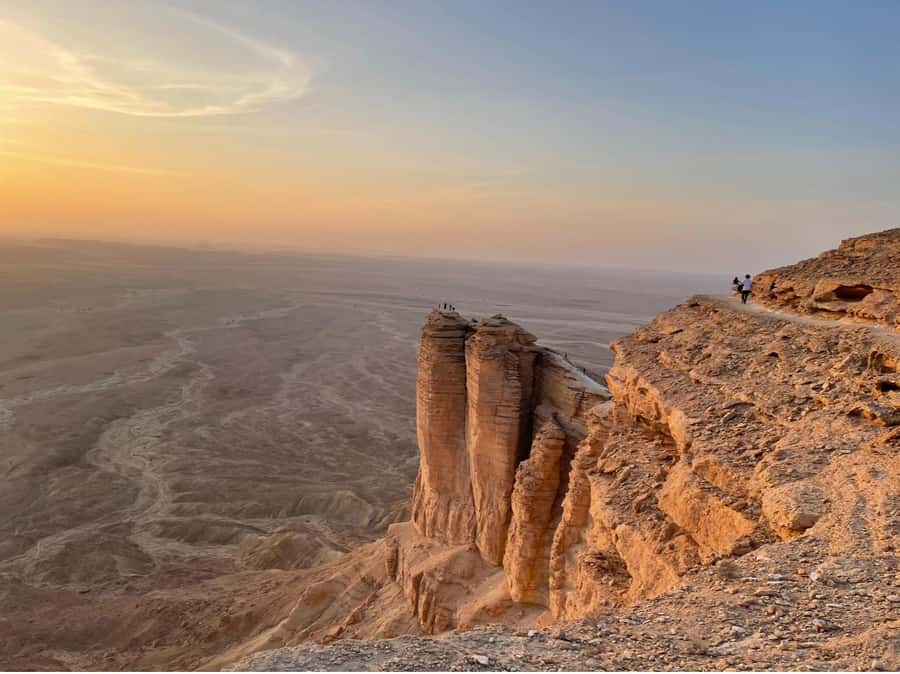 Riyadh: Edge Of The World, camels &Stargazing with 4x4 - Camel farm stop: a short but memorable visit