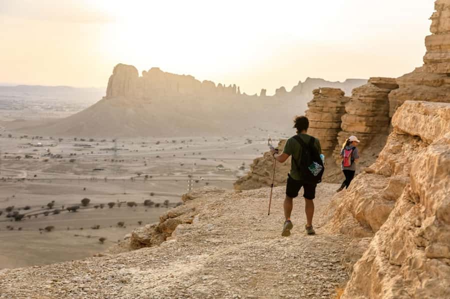 Riyadh: Trip to Edge of the World - What the Guide Adds to the Walk
