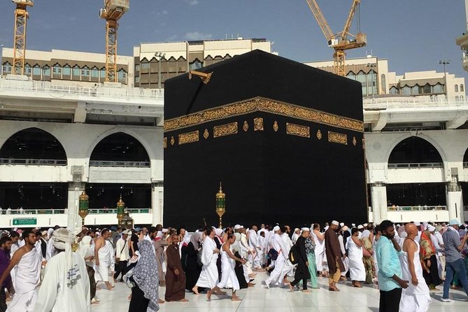 Umrah Guide - Meeting Aqeel near Al Haram