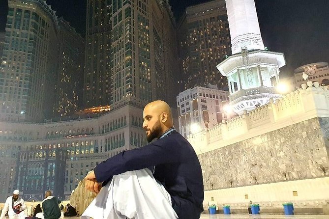Umrah Guide - Tawaf with a guide beside you